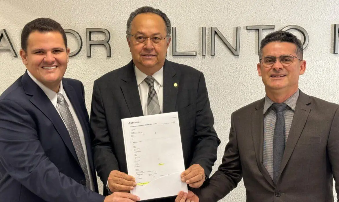 Prefeito David Almeida anuncia investimento de R$ 12 milhões para infraestrutura na capital