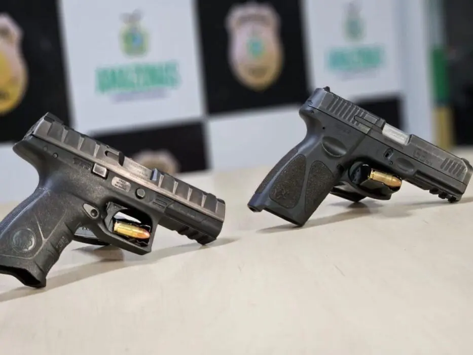Homem investigado por integrar grupo criminoso é preso com armas e munições no Parque Dez