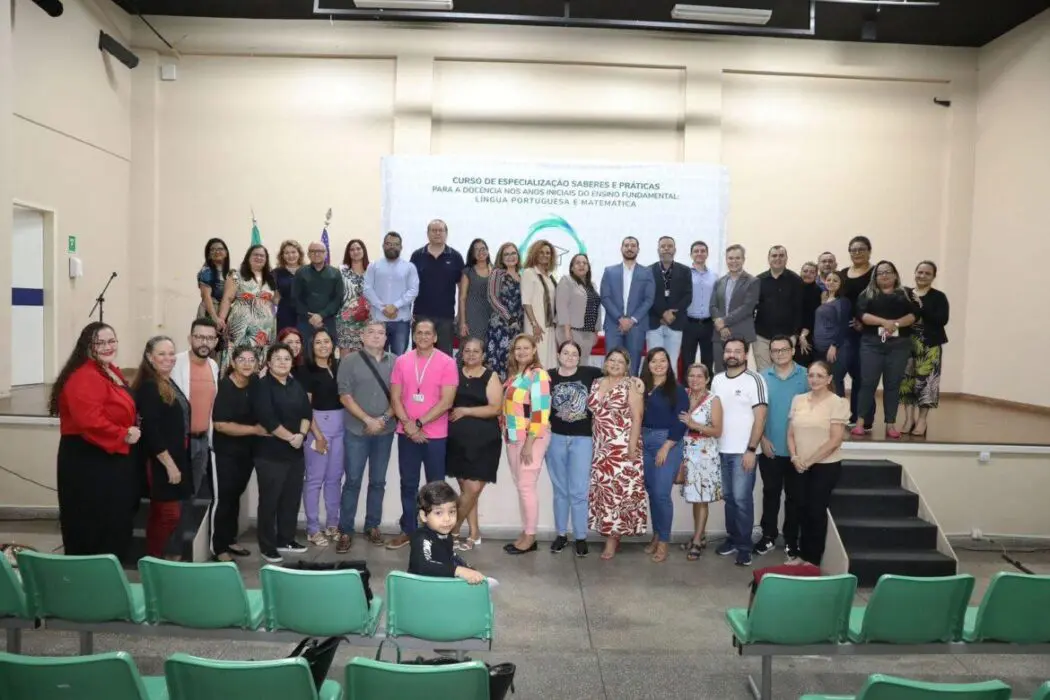 Mais de 2 mil professores concluem curso promovido pela UEA e Secretaria de Educação
