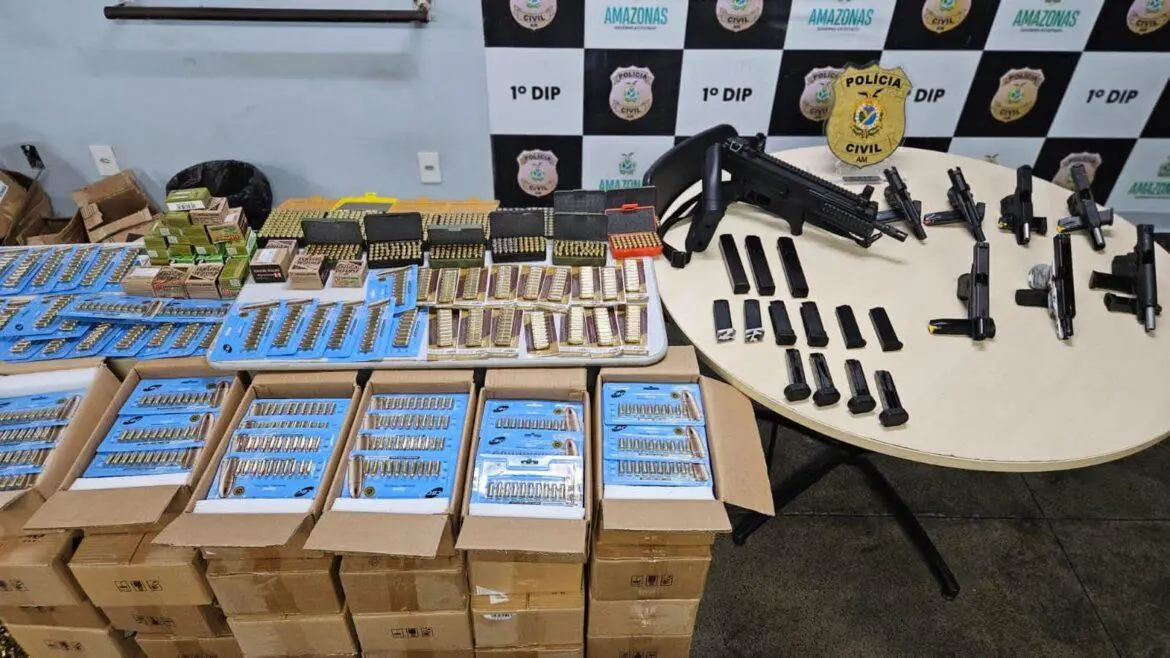 Homem é preso com oito armas de fogo e cerca de 30 mil munições, em Manaus