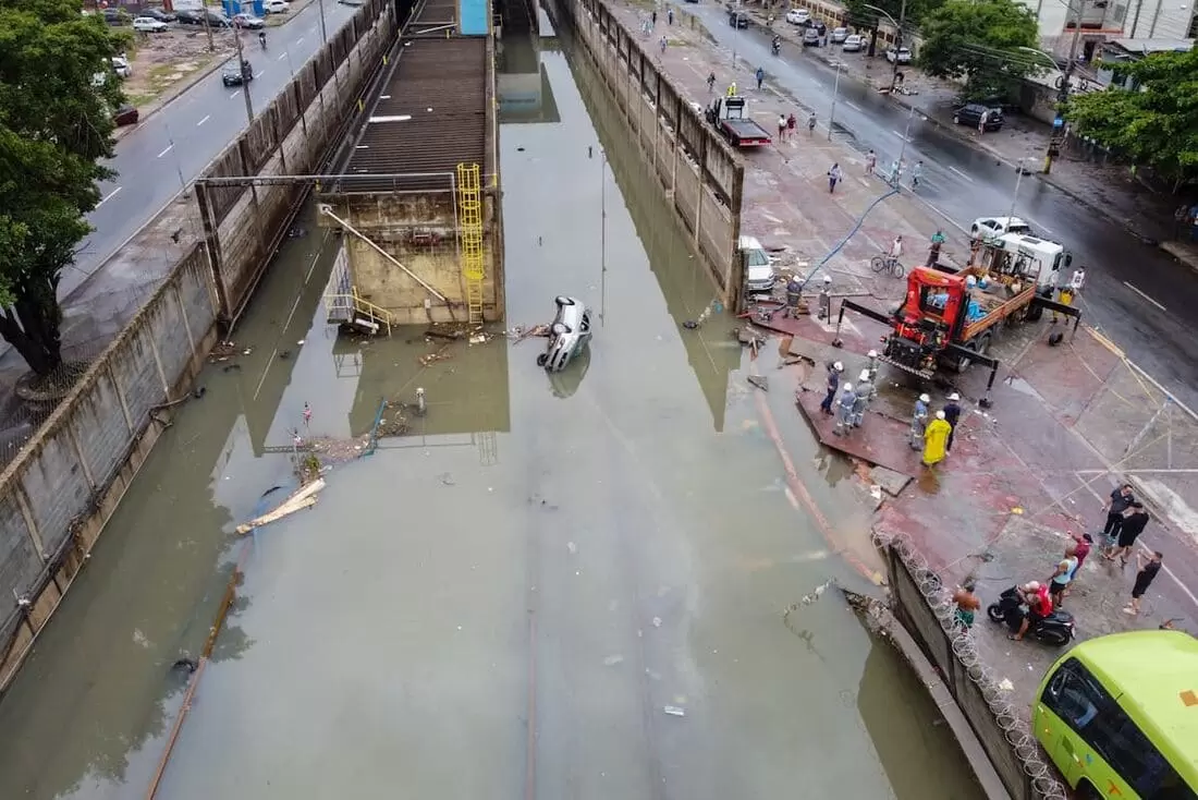 Temporal castiga Rio de Janeiro e deixa pelo menos quatro mortos