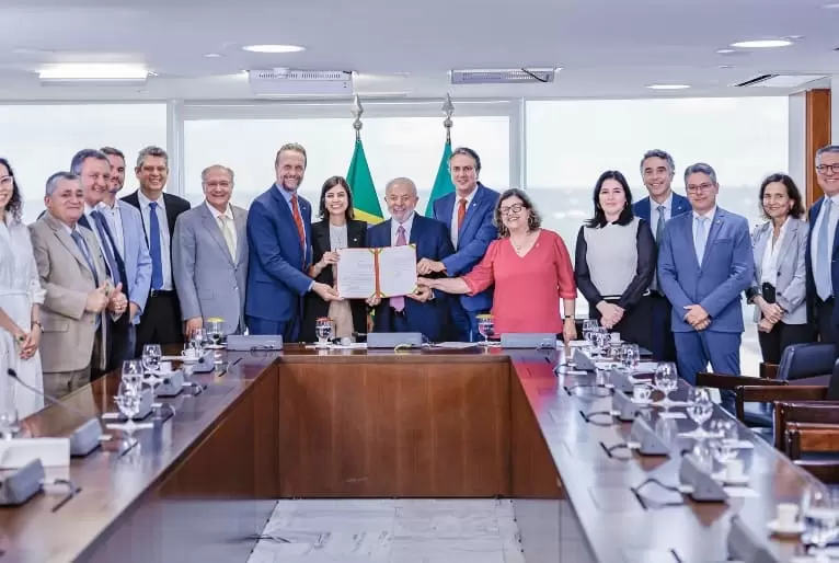 Lula sanciona lei que cria poupança para estudantes de baixa renda do Ensino Médio
