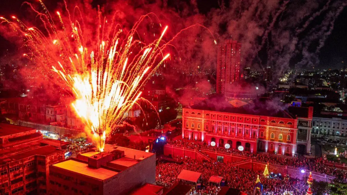 Réveillon do Largo dá boas vindas a 2024 em noite histórica com 28 mil pessoas
