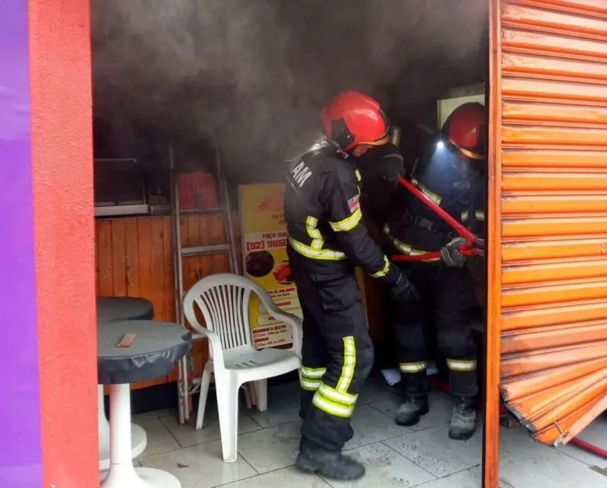 Bombeiros impedem propagação de incêndio em lanchonete no bairro Betânia