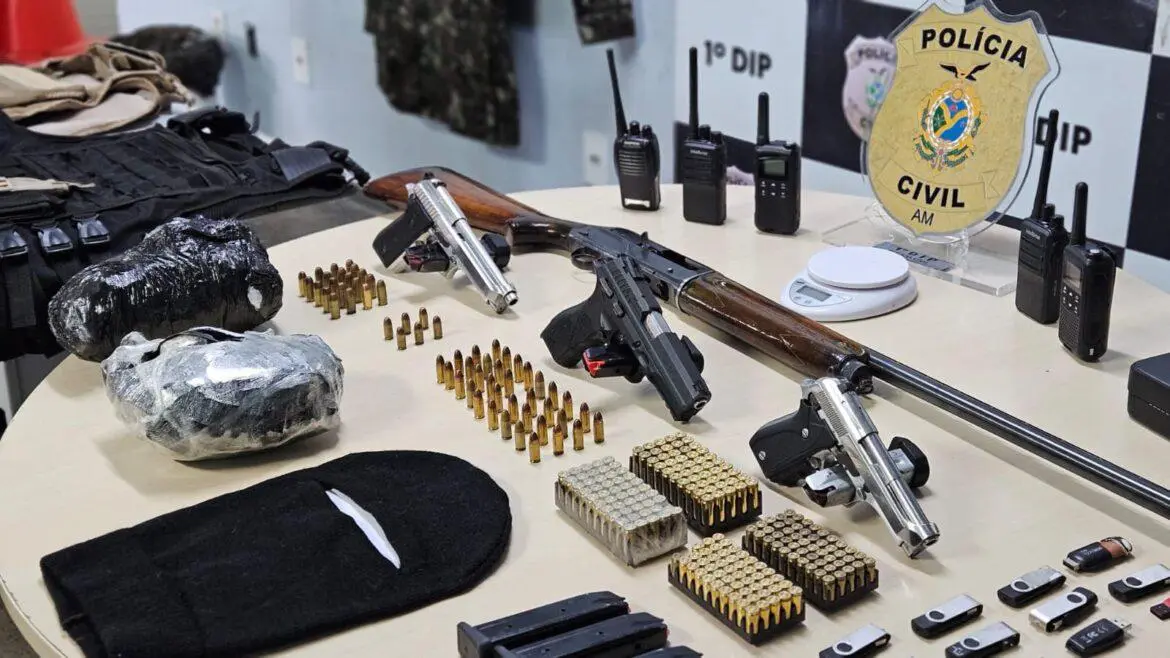 Operação Orbital prende trio com drogas, armas materiais e veículos utilizados para o tráfico de drogas