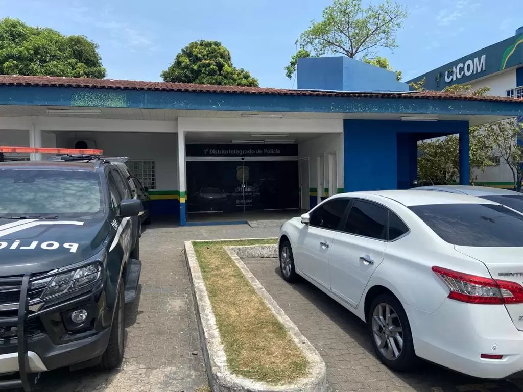 Homem é homem com pistola e munições no bairro Tarumã