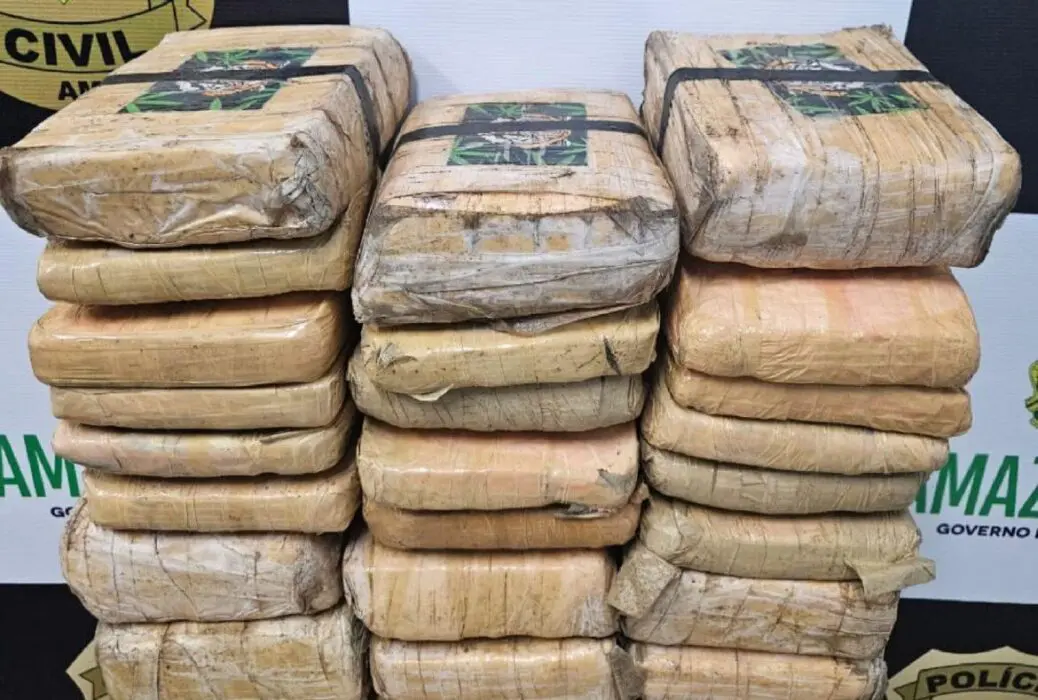 Polícia Civil do Amazonas prende dupla e apreende 26 tabletes de maconha tipo skunk