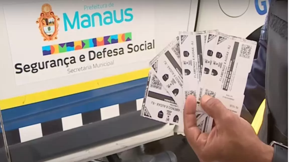 Cambista é flagrado vendendo ingressos falsos para o jogo Flamengo x Audax