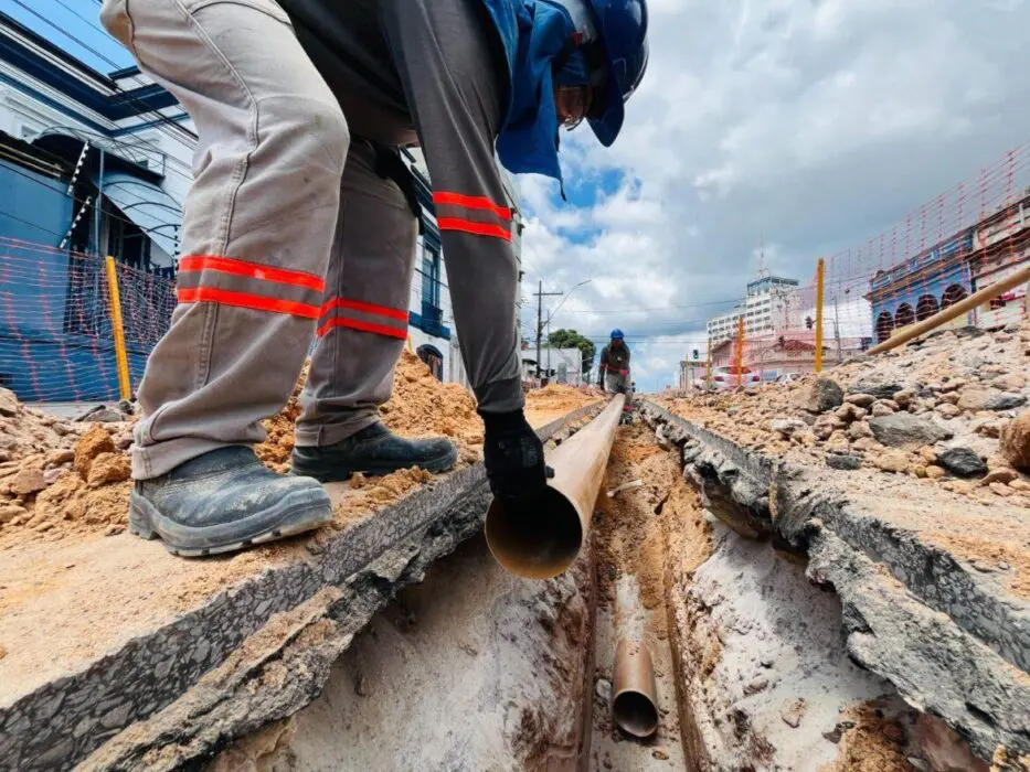 Expansão: Obras de instalação de rede de esgoto chegam à Avenida Djalma Batista, em Manaus