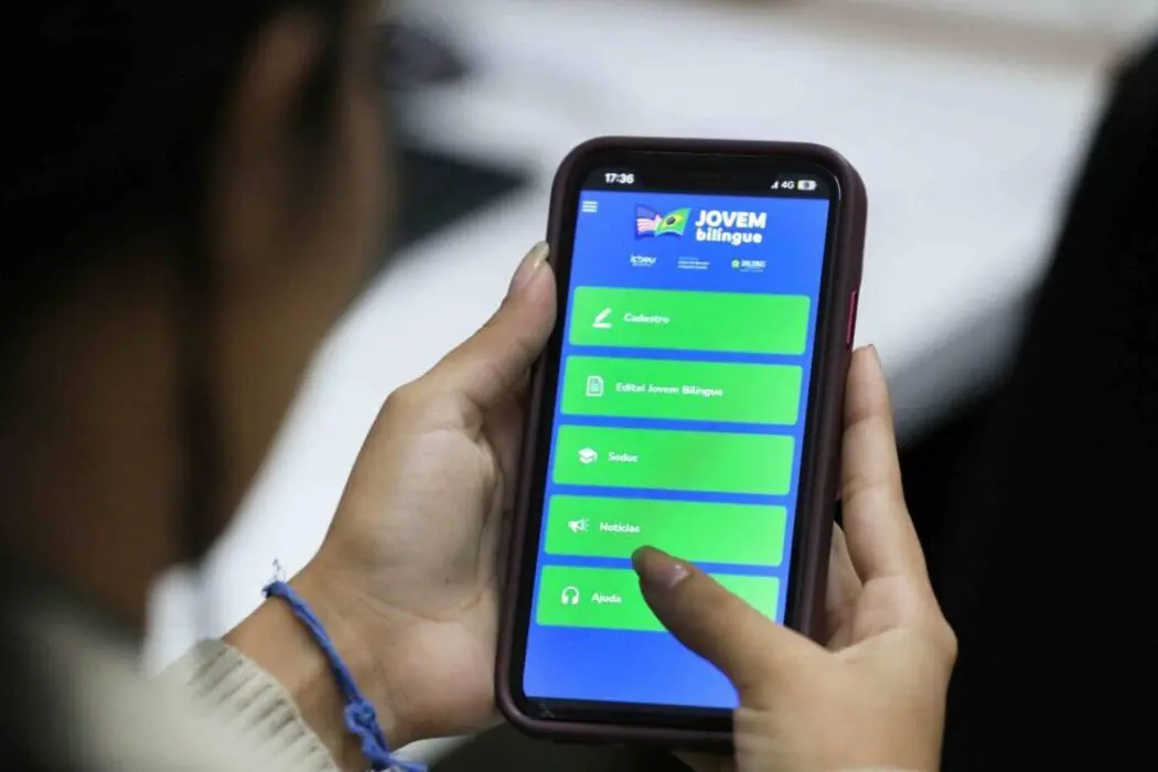 Estão abertas inscrições para mil bolsas do projeto Jovem Bilíngue