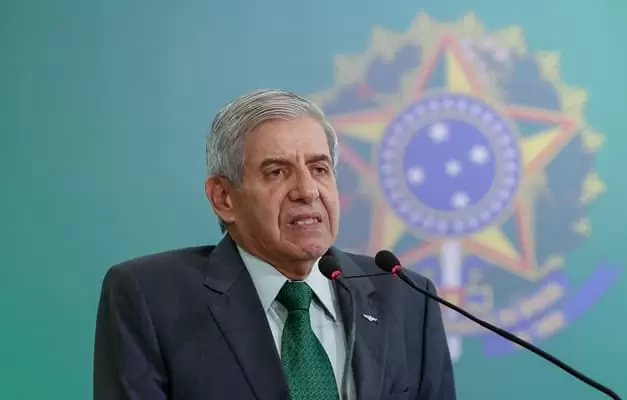 Moraes pede comprovação do histórico clínico de Augusto Heleno