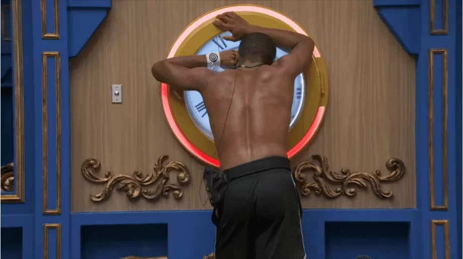 BBB 24: Davi chora, ameaça apertar botão e desistir do reality