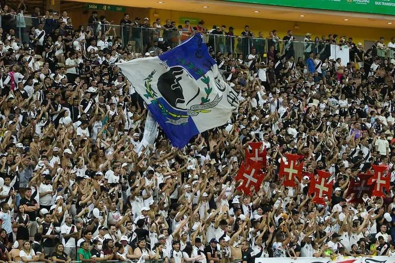 Na Arena da Amazônia, famílias expressam alegria em partida de Vasco e Audax