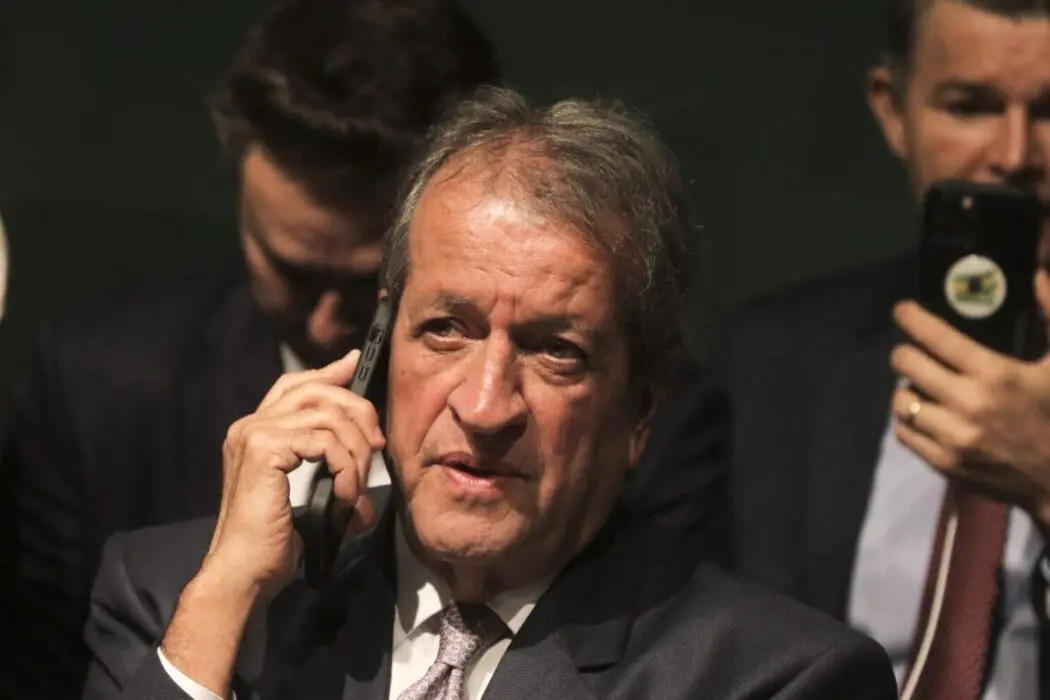 Valdemar Costa Neto segue preso na sede da PF após audiência de custódia