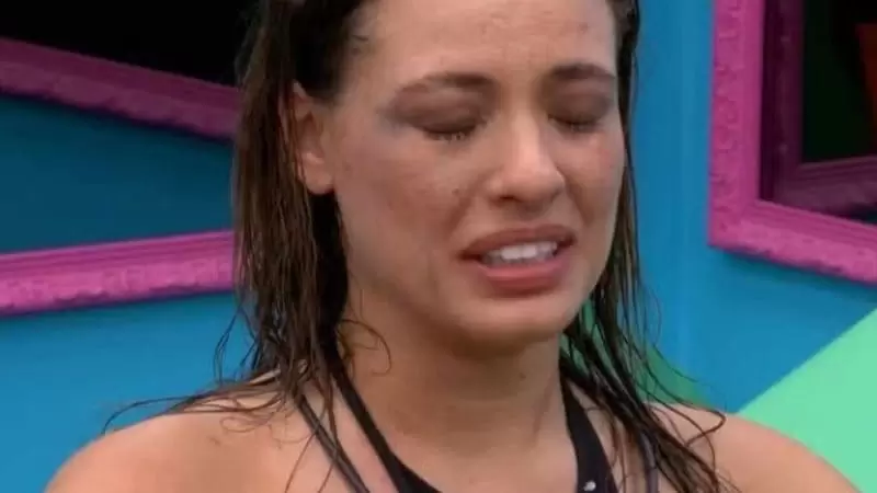 BBB24: Após fim da Festa do Líder, Beatriz chora e agradece aos 'únicos que ficaram até o fim'