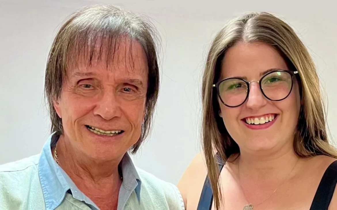 Roberto Carlos posta rara foto com a neta nas redes sociais