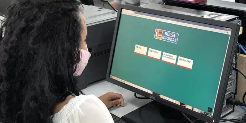 Prefeitura de Manaus lança edital do programa Bolsa Idiomas com mais de 38 mil oportunidades para o estudo de língua estrangeira