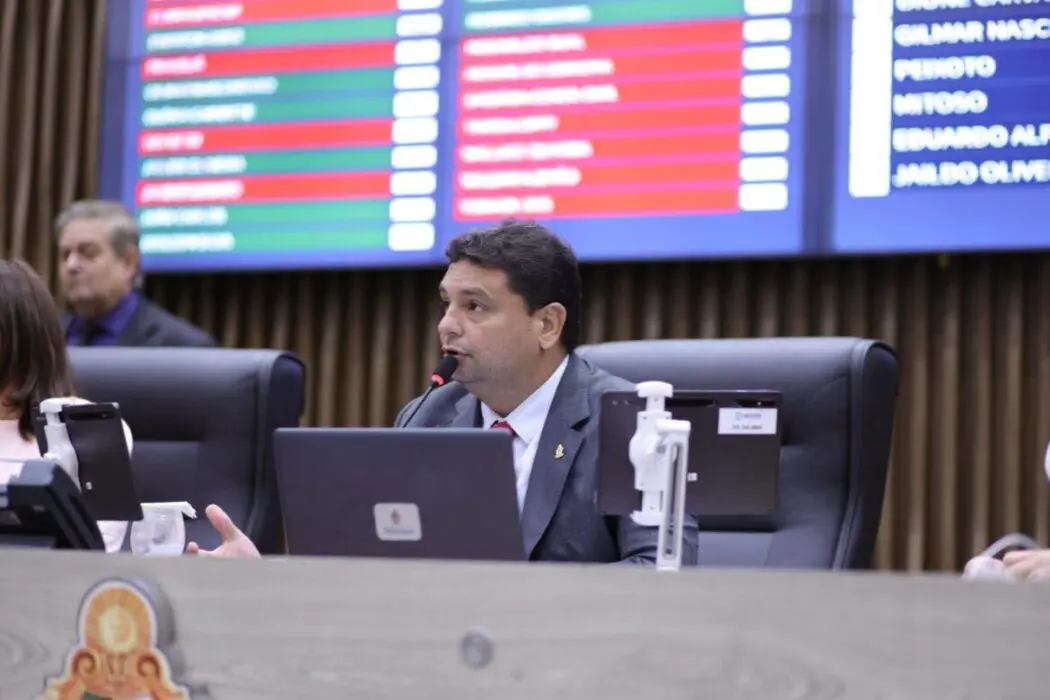 De autoria de Caio André, projeto que combate racismo em eventos esportivos avança na CMM