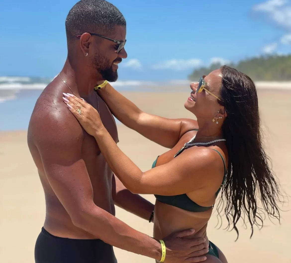 Viviane Araujo posa em clima de romance com o marido e se declara: 'Para sempre tu'