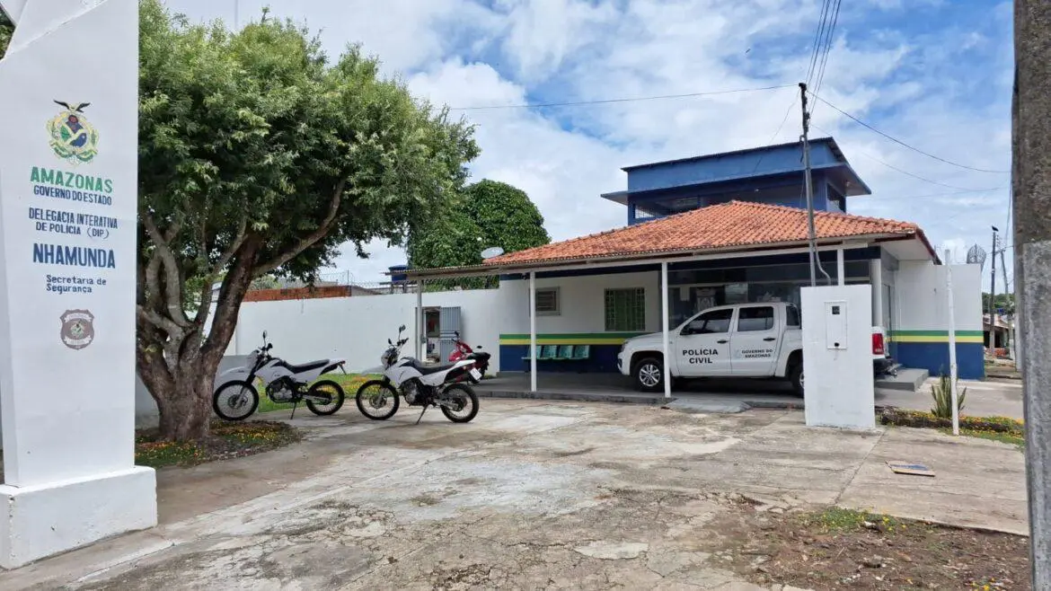 Polícia prende homem por ameaçar a companheira e portar armas de fogo sem autorização legal