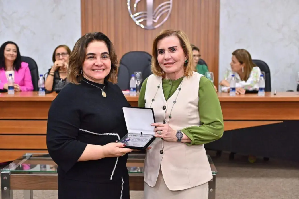 Presidente do TCE-AM recebe menção honrosa da ABMCJ e Faculdade Santa Teresa