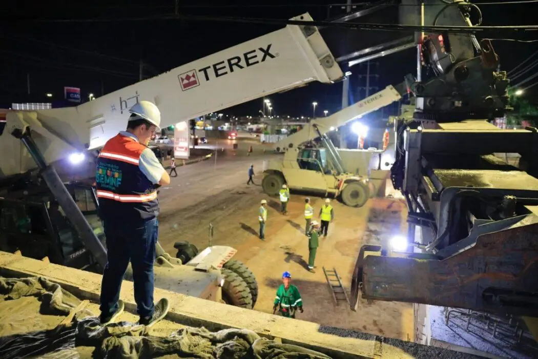Prefeitura inicia transporte e implantação de 21 vigas que vão dar sustentação ao complexo viário Rei Pelé