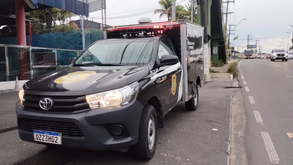 Mulher é assassinada a facadas dentro de casa em Manaus