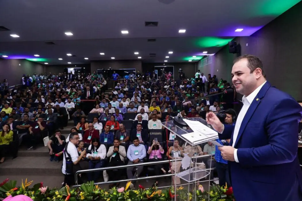 Presidente da Aleam, Roberto Cidade destaca papel do Feclam na valorização da atividade legislativa no interior do Amazonas
