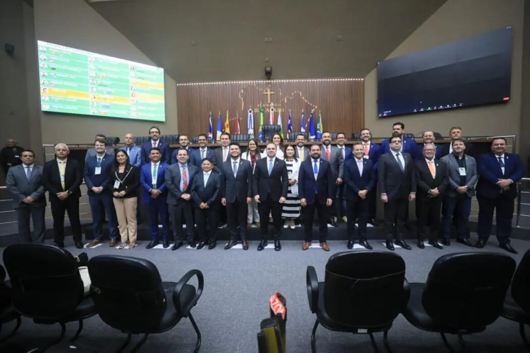 Roberto Cidade preside reunião do Parlamento Amazônico na Aleam