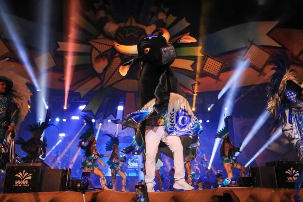 Em Parintins, Boi Caprichoso lança o álbum 2024 ‘Cultura - O Triunfo do Povo’ com a presença dos torcedores azulados