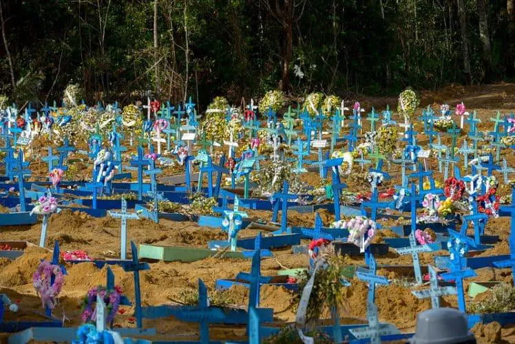 Prefeitura de Manaus realiza programação especial em cemitérios da cidade no Dia das Mães