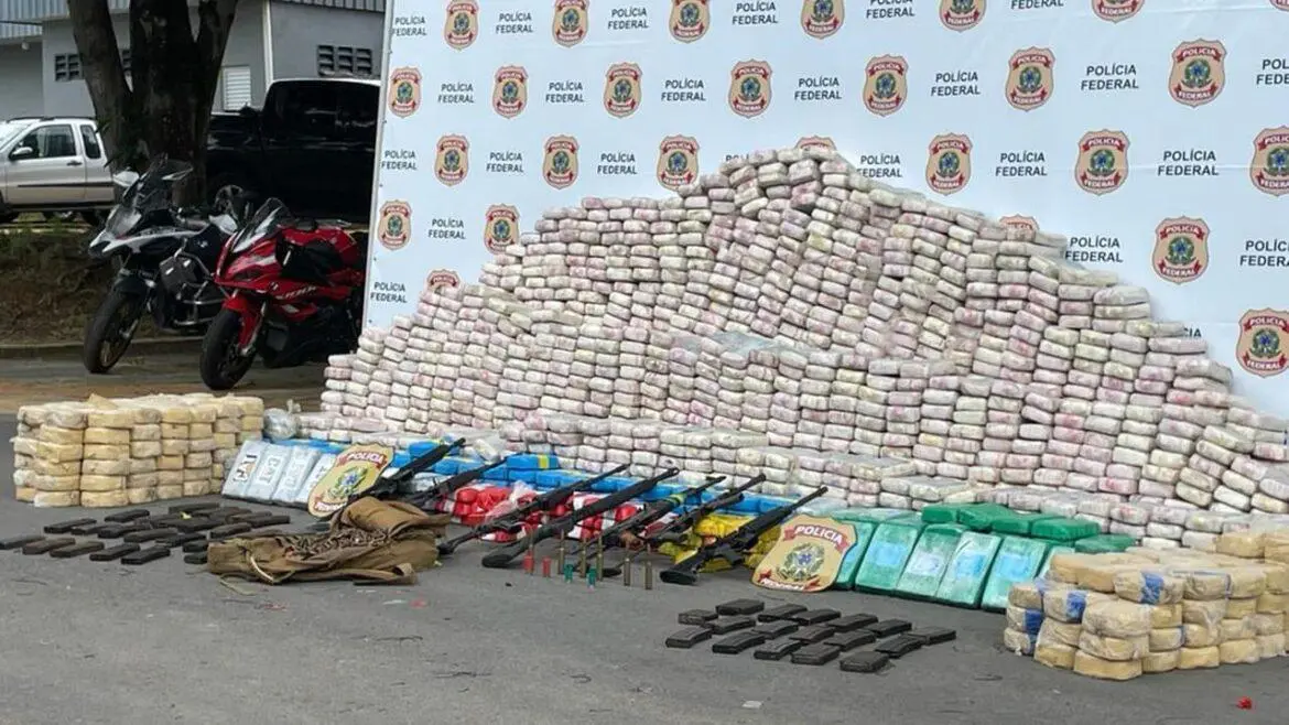 Ação conjunta apreende duas toneladas de cocaína e arsenal no interior do Amazonas