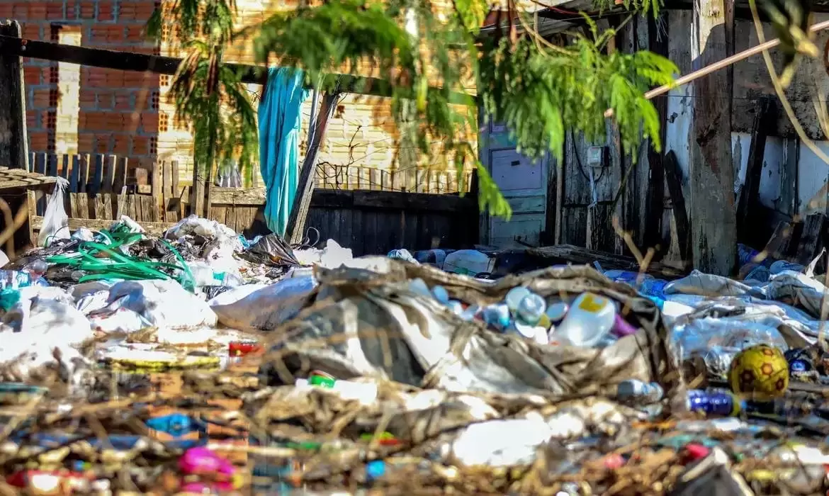 Baixa do Guaíba revela destruição e prejuízo em Porto Alegre