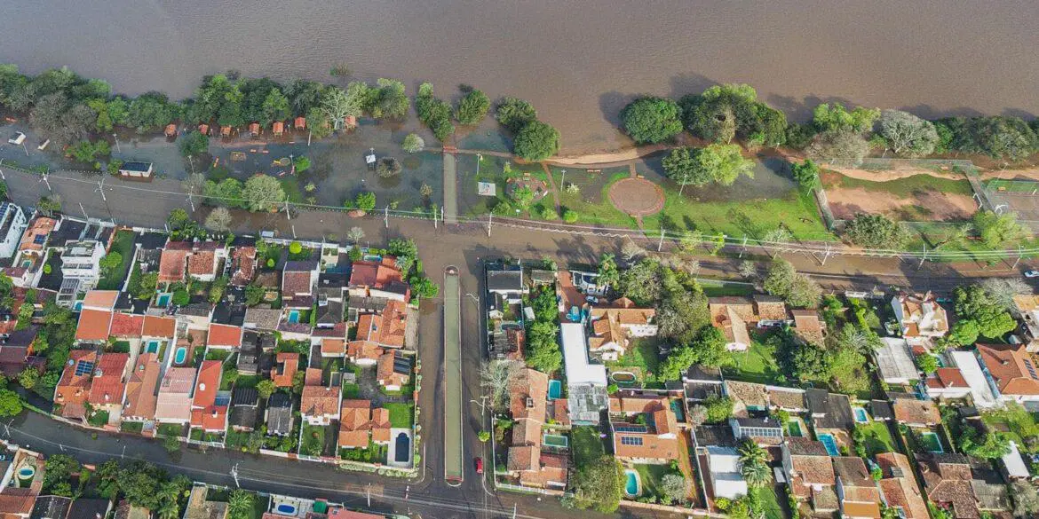 RS vai construir "cidades temporárias" para acolher vítimas das enchentes