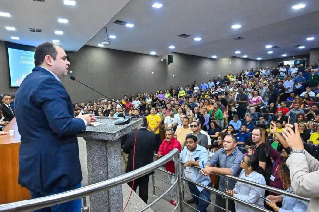 Roberto Cidade preside Sessão Especial alusiva ao Dia do Líder Comunitário e reúne mil representantes da classe