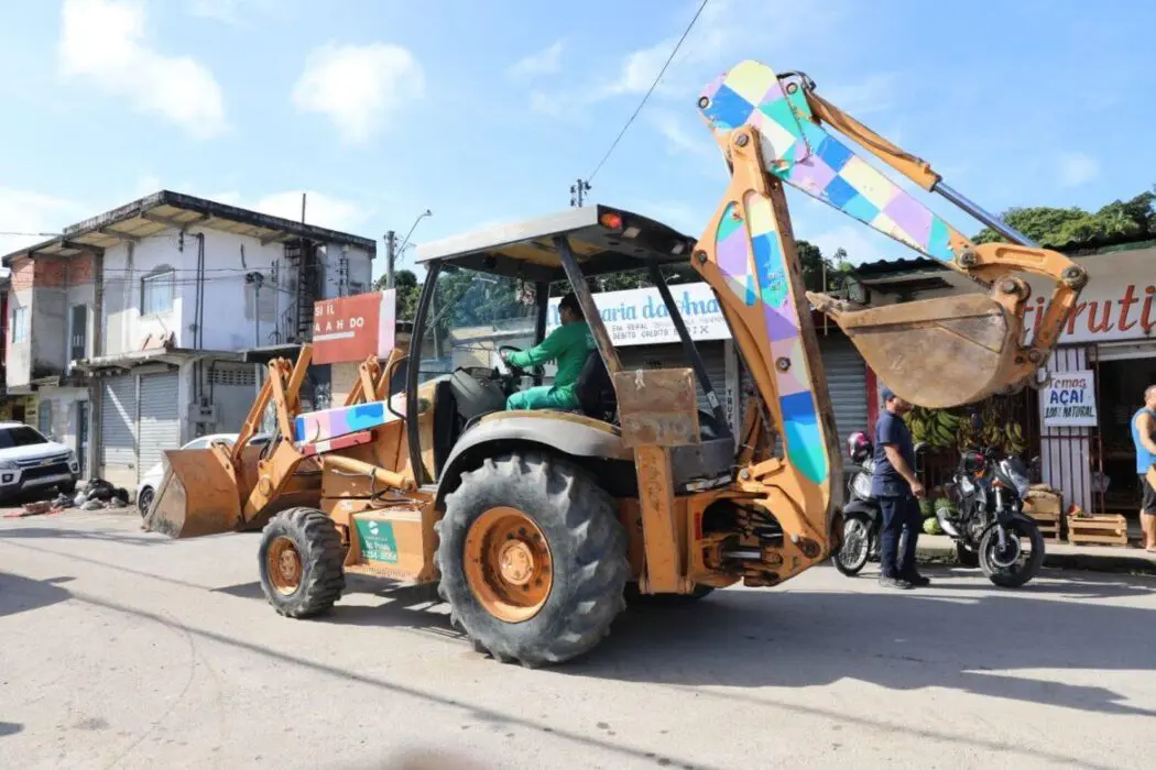 ‘Asfalta Manaus’ chega no bairro Cidade de Deus