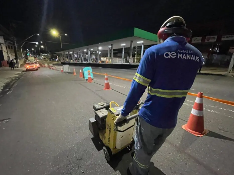 Com 70% de obra já executada, implantação de sistema de esgoto na Av. Constantino Nery avança para novos trechos