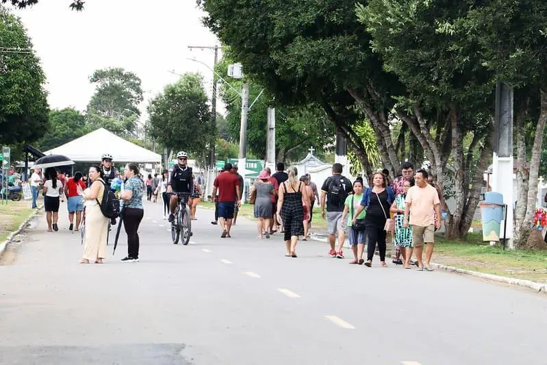 Mais de 450 mil pessoas visitam cemitérios no Dia das Mães em Manaus