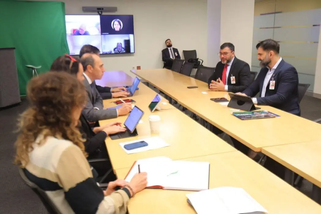 Wilson Lima apresenta mercado de crédito de carbono do Amazonas em agendas com Banco Mundial e certificadora internacional