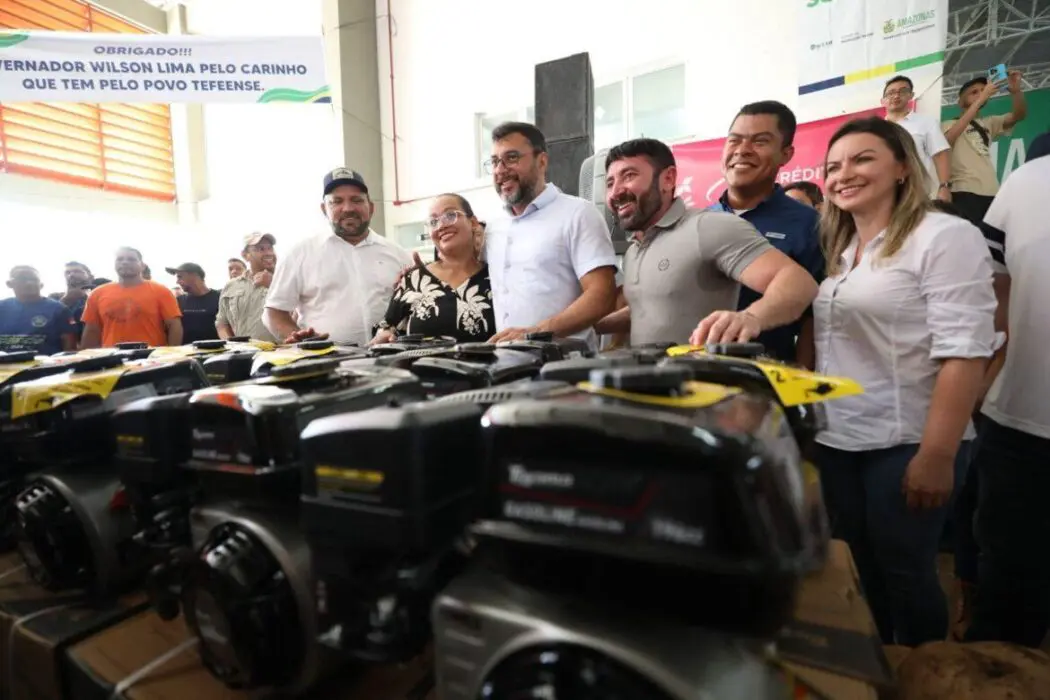 Em Tefé, Wilson Lima faz entregas que totalizam R$ 2 milhões aos setores social e primário da cidade