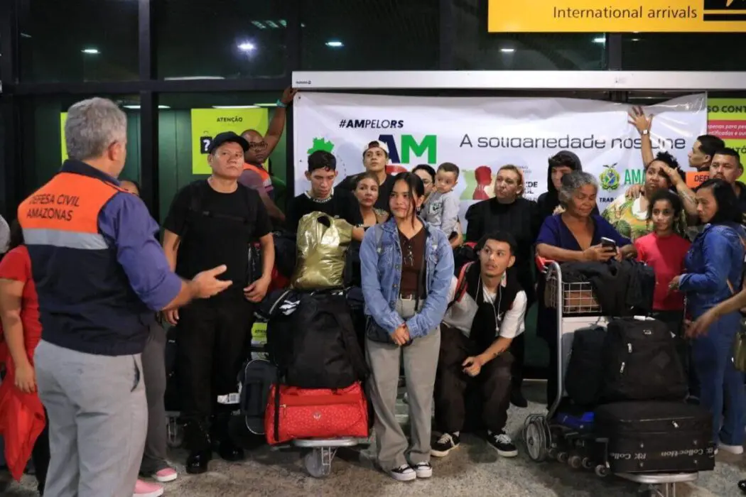 Mais 34 amazonenses que estavam em áreas atingidas pelas enchentes no sul do país retornam a Manaus