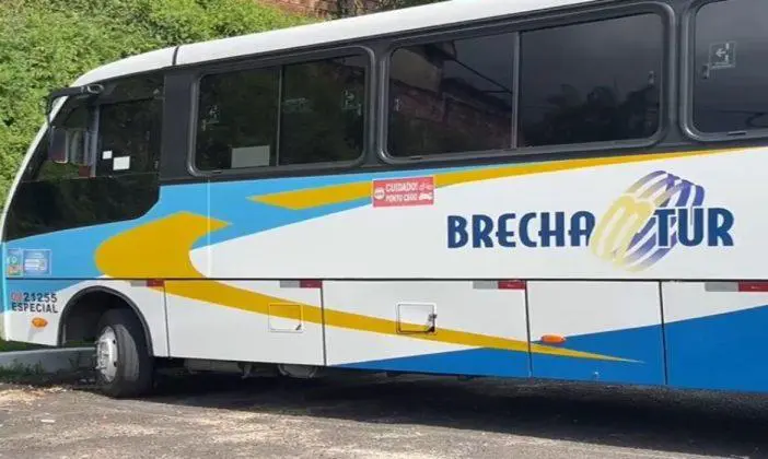 Marido mata mulher e tira a própria vida dentro de micro-ônibus em Manaus