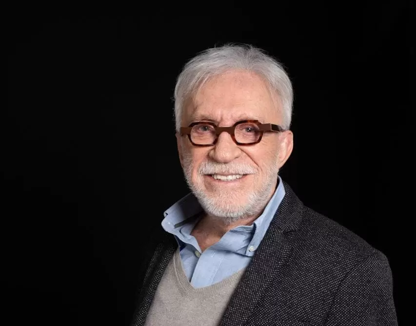 Moacyr Franco é atração do baile para a terceira idade, em alusão ao ‘Junho Violeta’