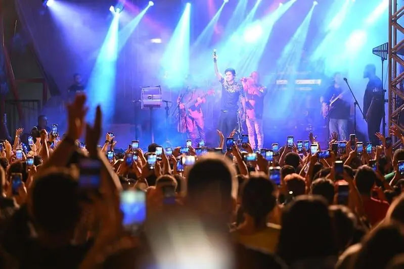Show de Jorge Vercillo reúne 2,5 mil pessoas no Dia dos Namorados