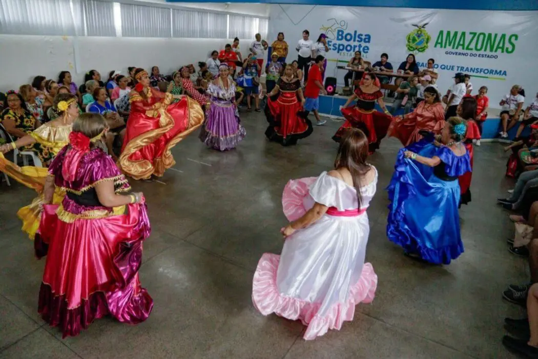 1ª Gincana Violeta reúne idosos em competições diversas