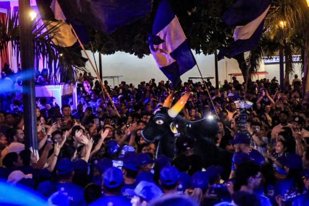 Boi Caprichoso agita Parintins com grande evento na Praça Eduardo Ribeiro