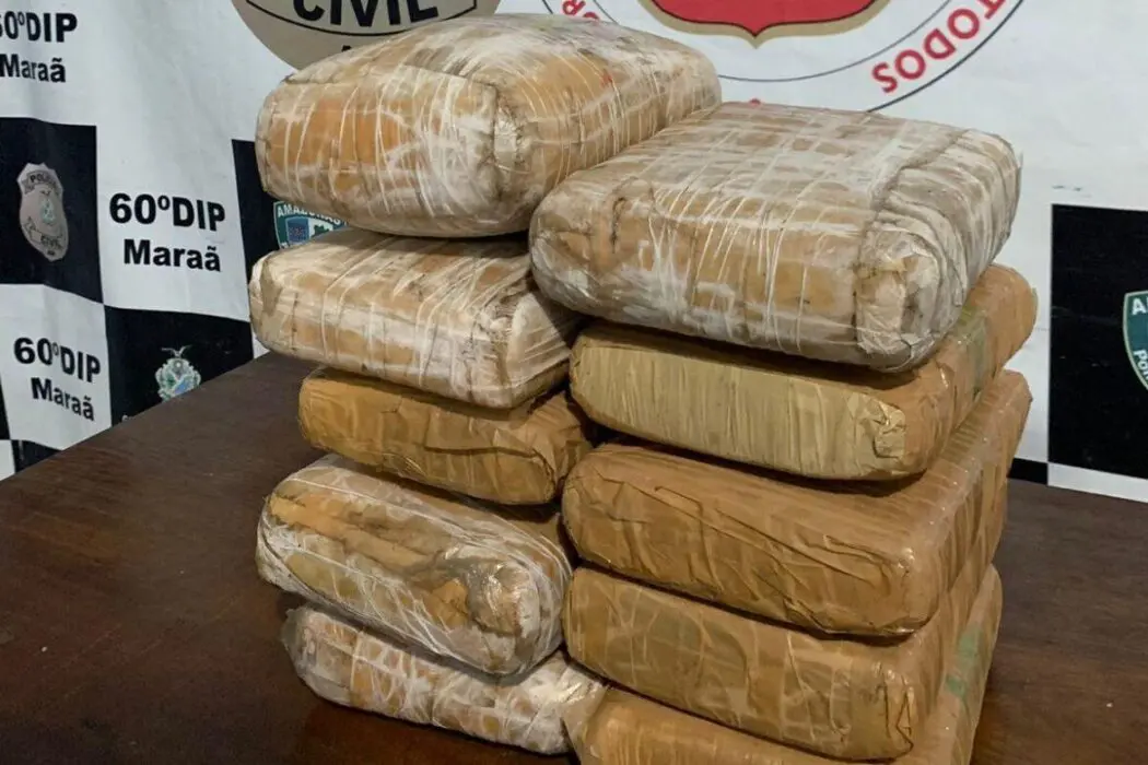 Mulher é presa ao tentar viajar com 11 quilos de maconha em Maraã