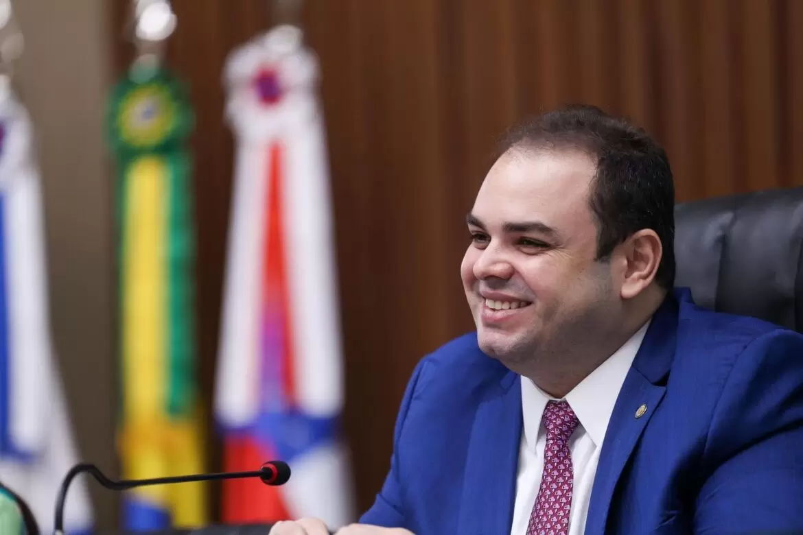 Vira lei proposta de Roberto Cidade que obriga o condutor que causar danos ao patrimônio público a arcar com despesas de restauração