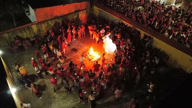 Festival de Parintins 2024: Tradicional Ladainha do Boi Garantido atrai multidão para cumprir a promessa do fundador e aniversário do bumbá