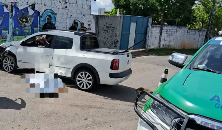 Empresário passa mal no volante e morre ao colidir com poste na Zona Oeste de Manaus